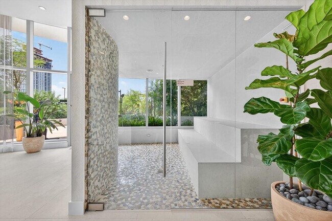 Building Photo - 700 NE Miami Pl