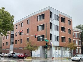 Building Photo - 1354 W Augusta Blvd