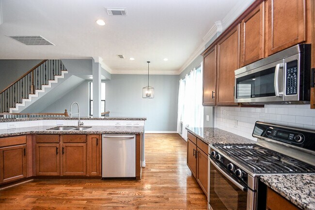 Building Photo - 2222 Hilshire Lake Dr