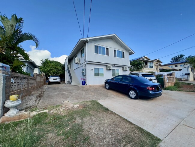 Building Photo - 3368 Maunaloa Ave