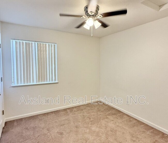 Building Photo - Manteca