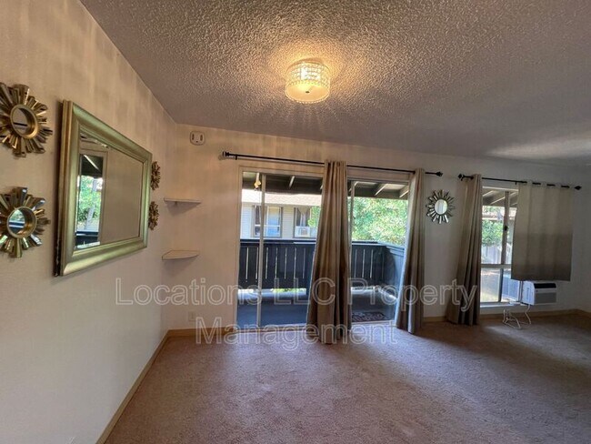 Building Photo - 91-1039 Puamaeole St