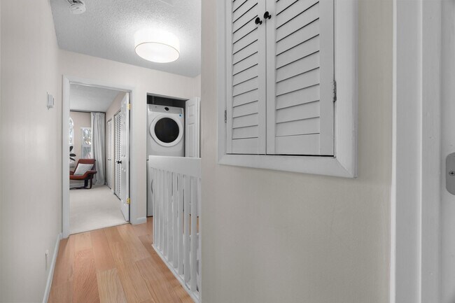 Building Photo - 1321 Bayview Dr