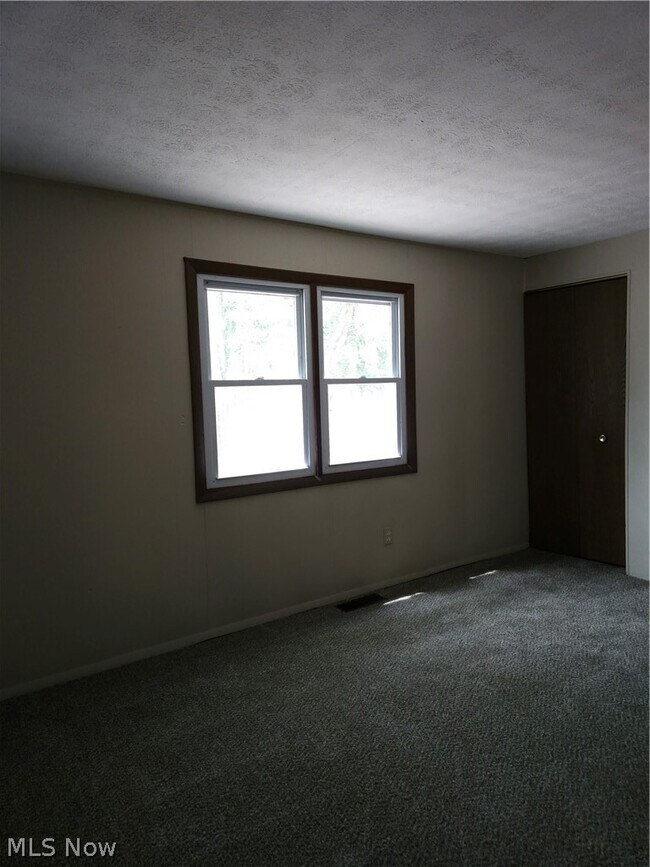 Building Photo - 578 Plum Ave