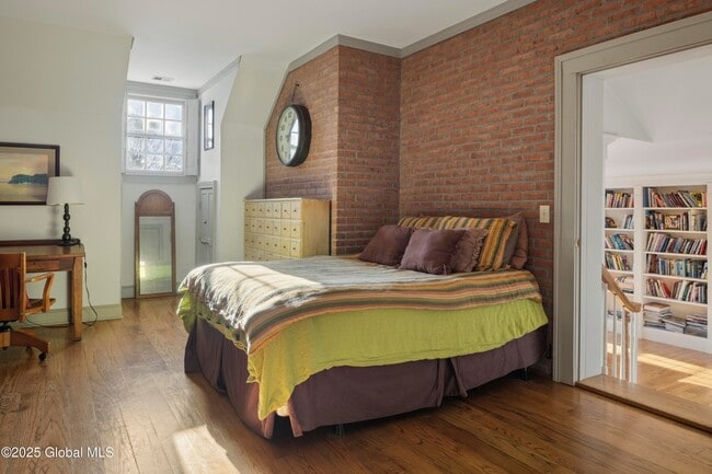 Building Photo - 147 Rock City Rd