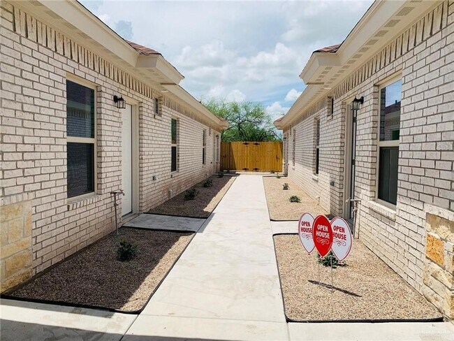 Primary Photo - 1301 W Garfield Ave