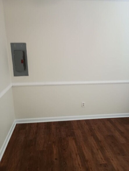 Building Photo - 921 Odom Dr