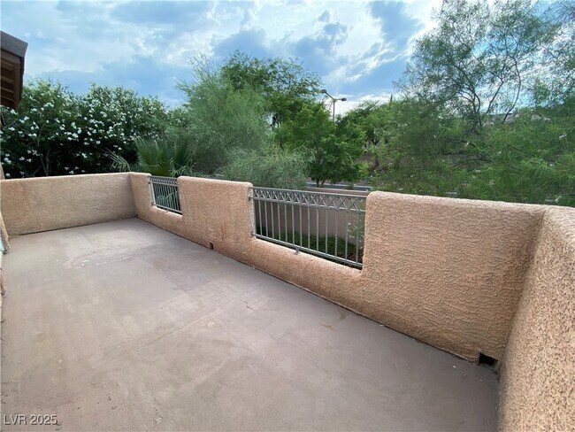 Building Photo - 1317 Woodmore Dr