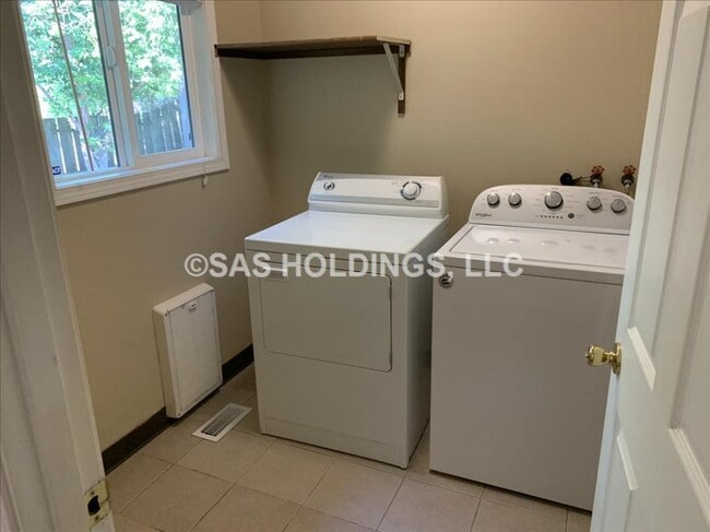 Building Photo - 11200 SW 83rd Ave