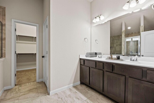 Building Photo - 131 Mount Ellen St