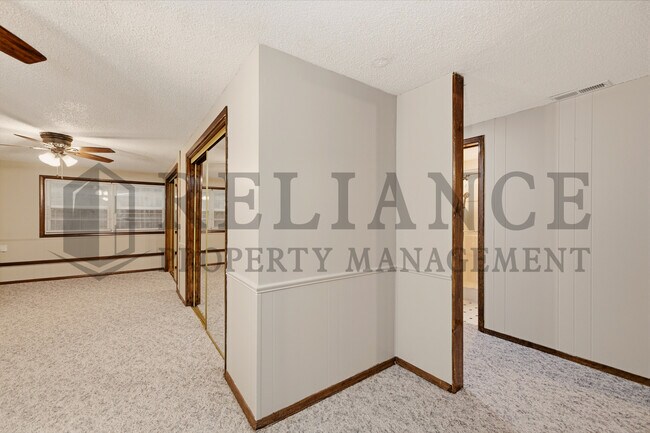Building Photo - 428 Peach Tree Ln