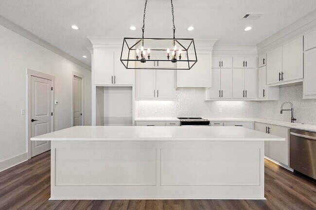 Building Photo - Luxury Townhome for Rent in Waterpointe | 3 Bed | 2.5 Bath | Private Courtyard