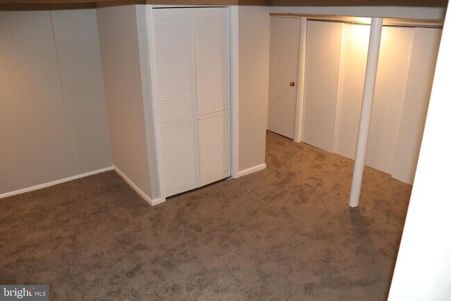 Building Photo - 8623 Willow Oak Rd