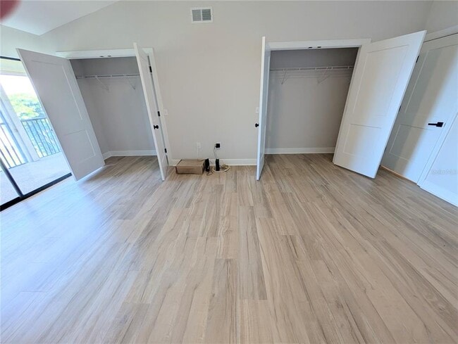 Building Photo - 3850 Mariners Walk