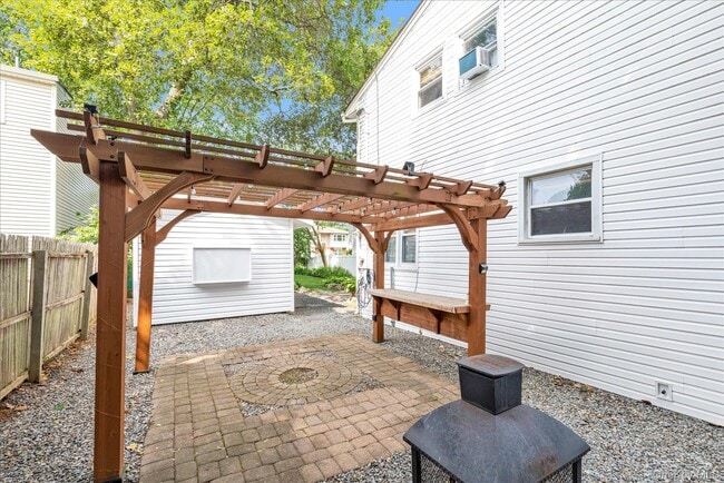 Building Photo - 13 7th St