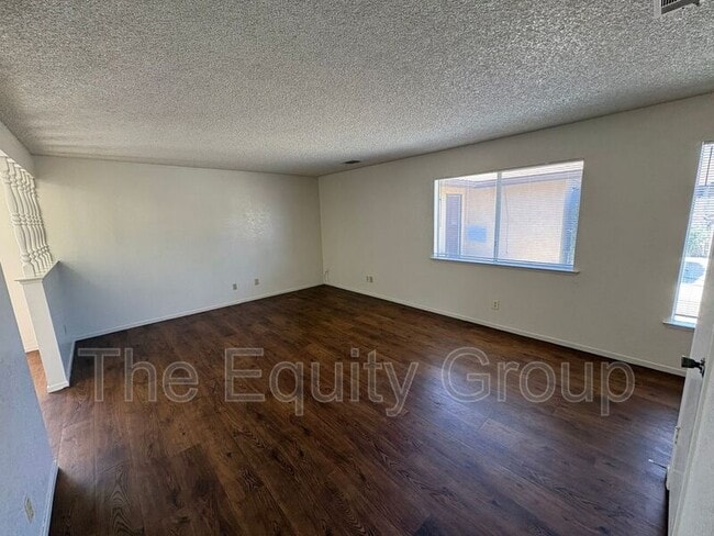 Building Photo - 2037 S Tracy Ct