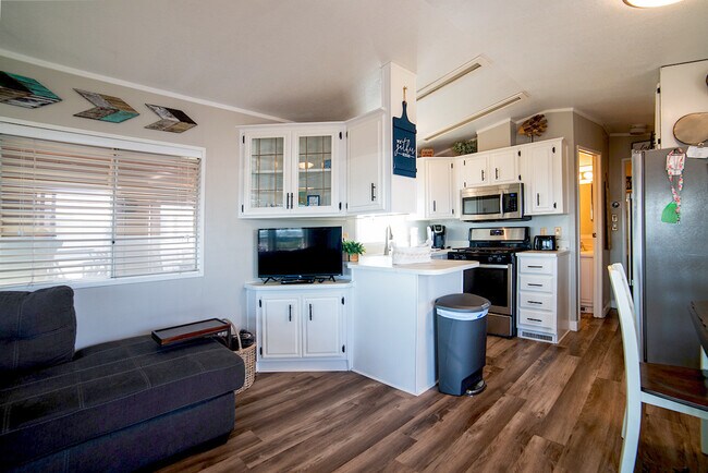 Building Photo - 555 Beachcomber Blvd