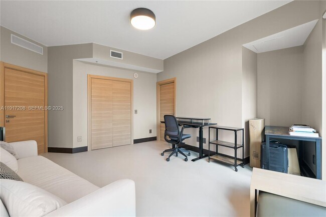 Building Photo - 60 SW 13th St