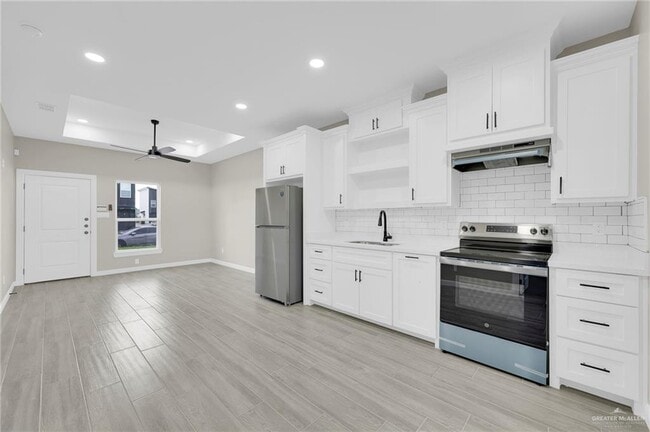 Building Photo - 12 Crestview St