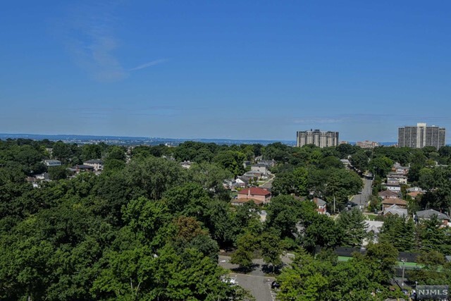 Building Photo - 2 Horizon Rd