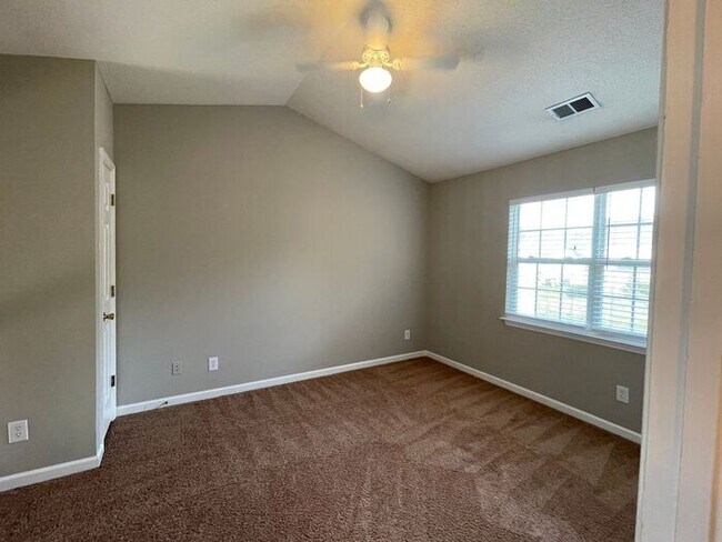 Building Photo - NW Townhome off of New Garden, Updated, Wo...