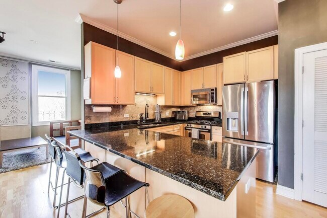 Building Photo - 4814 N Damen Ave