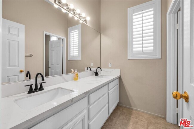Building Photo - 40808 Eastwood Ln