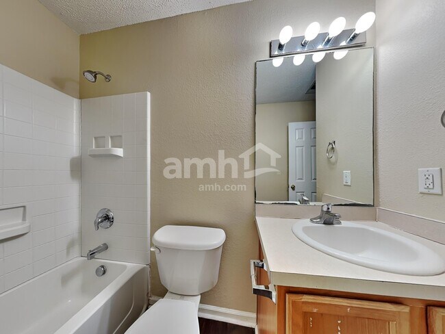 Building Photo - 34 Willow Lakes Dr