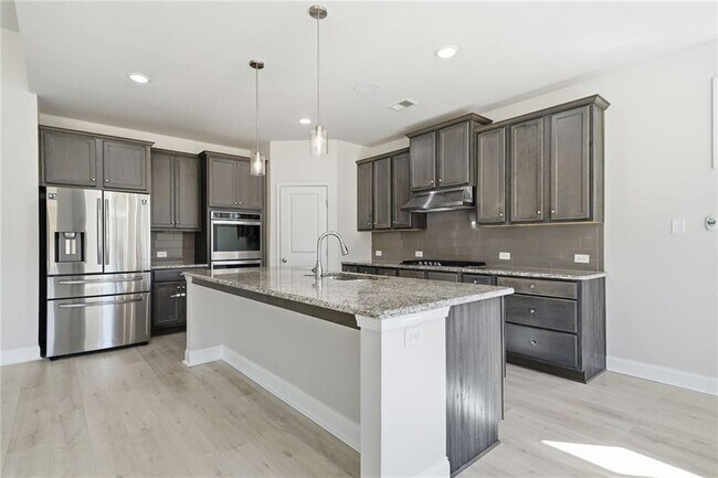 Building Photo - 7040 Ansley Pk Wy