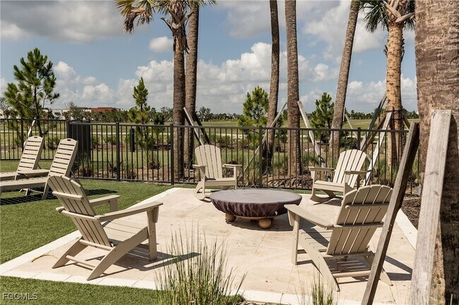 Building Photo - 15275 Grn Acrs Ave