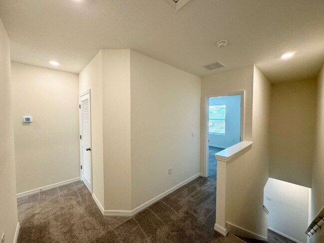 Building Photo - 33031 Tulip Petal Ln