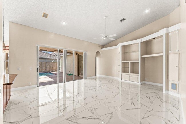 Building Photo - 5872 NW 73rd Ct