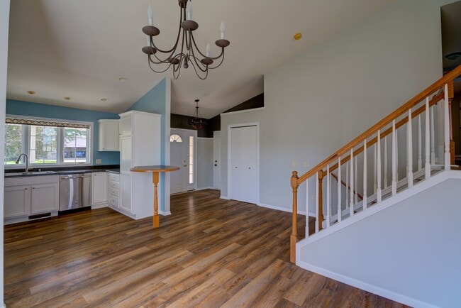 Building Photo - 2770 Sunflower Dr