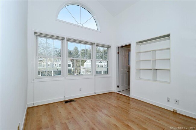 Building Photo - 230 Saugatuck Ave