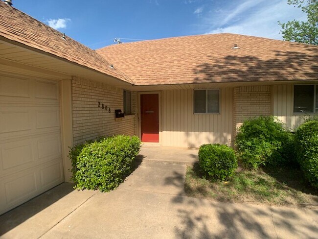 Building Photo - 3 Bedroom Northwest OKC!