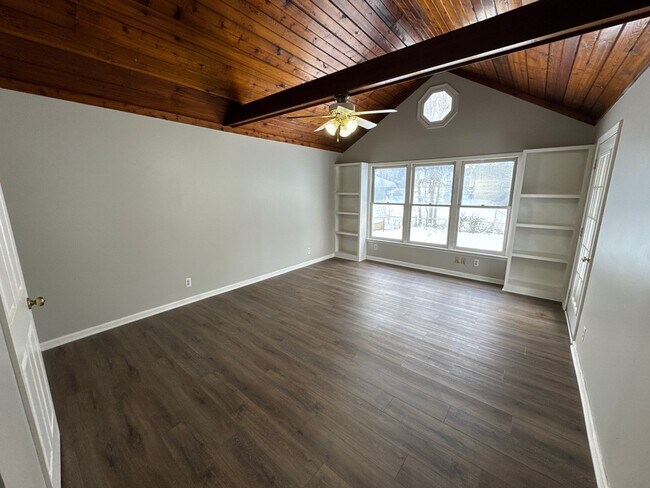Building Photo - 338 N Skyline Dr