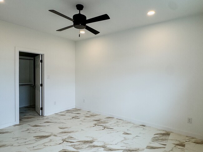 Building Photo - 350 Lucy Rd