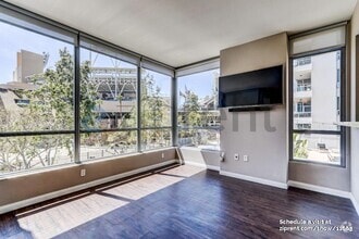 Building Photo - 206 Park Blvd