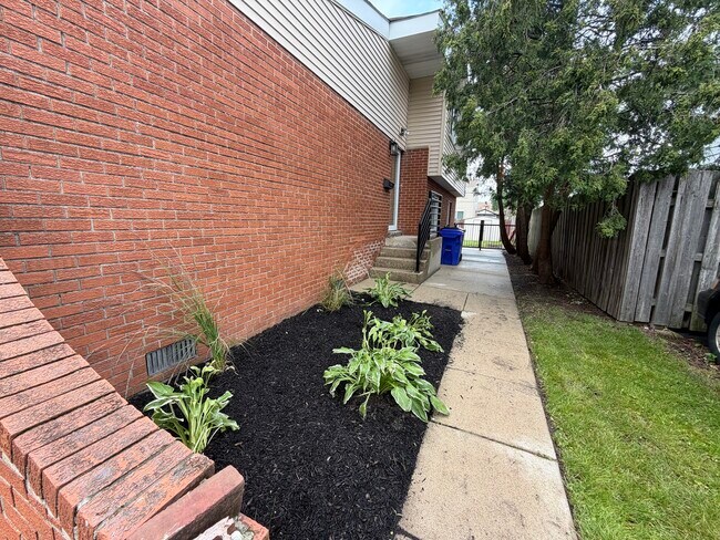 Building Photo - 1132 Brighton Pl