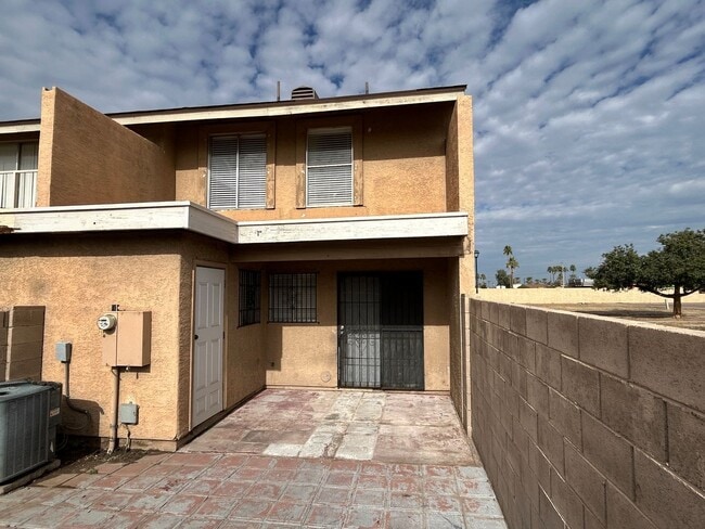 Building Photo - 5827 N 59th Dr