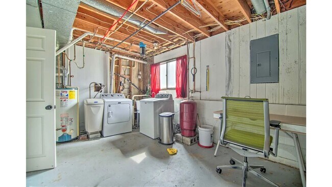 Building Photo - Beautiful Home at Silver Lake