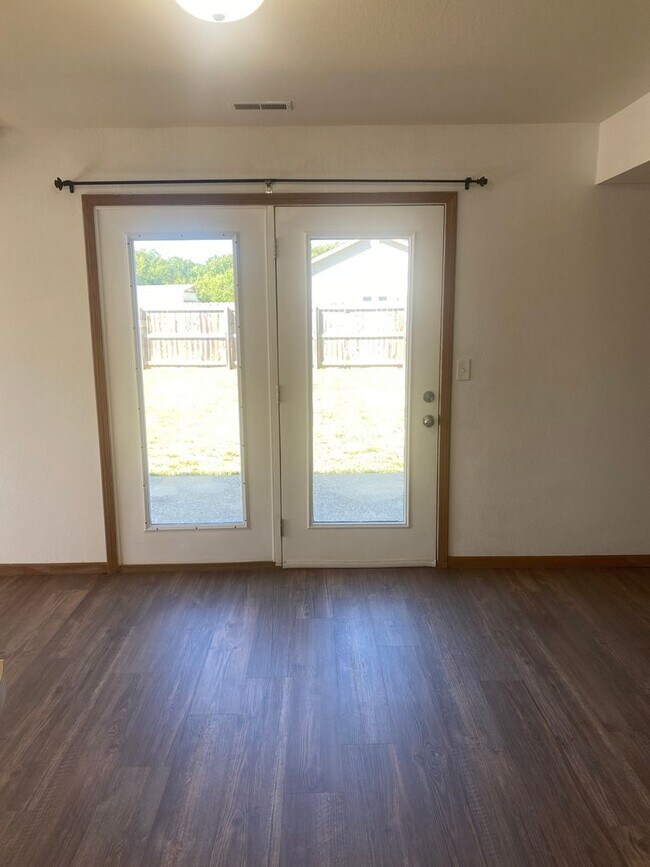 Building Photo - 16830 Huntington Ln