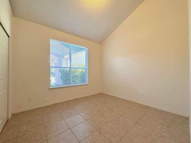 Building Photo - East El Paso 4 bed Refrig A/C!