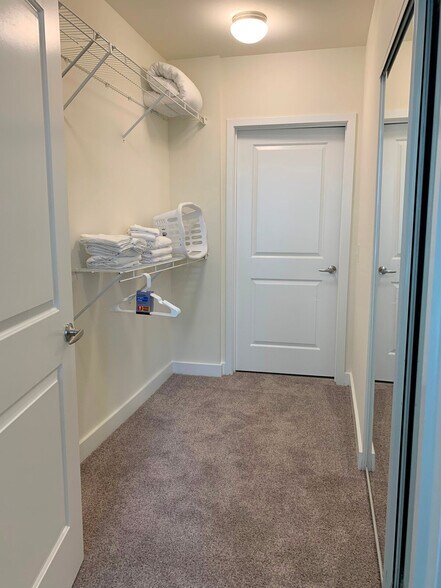 Building Photo - 544 S Church St