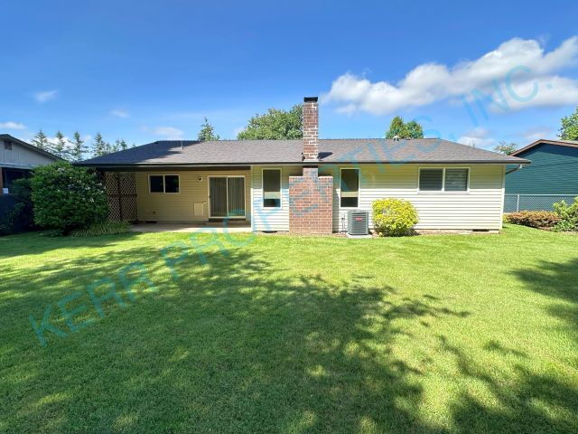Building Photo - Charming 3-Bed Oasis with 2 Full Baths in Oregon City – 1,360 Sq. Ft. of Comfort Awaits!