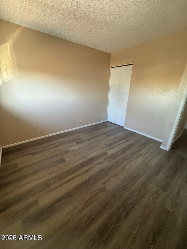 Building Photo - 286 W Palomino Dr