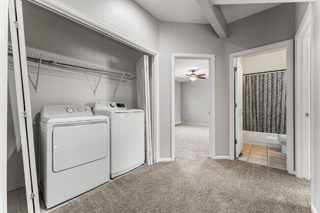 Building Photo - 4-Bed Arvada Home w/ Bedroom & Full Bathro...