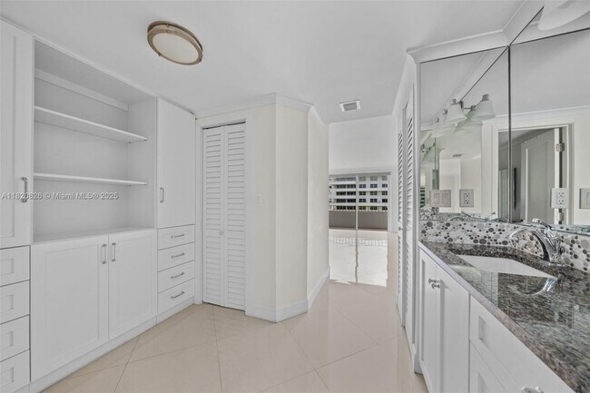 Building Photo - 177 Ocean Ln Dr