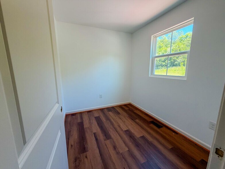 Building Photo - 18133 Scenic Creek Ln