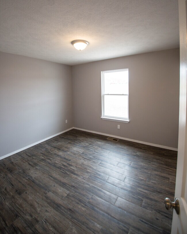 Building Photo - 805 Windmill Dr